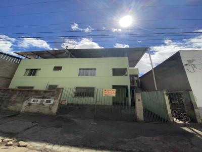 Casa para Locação, em Juiz de Fora, bairro Jardim Saudade, 2 dormitórios, 1 banheiro, 1 vaga