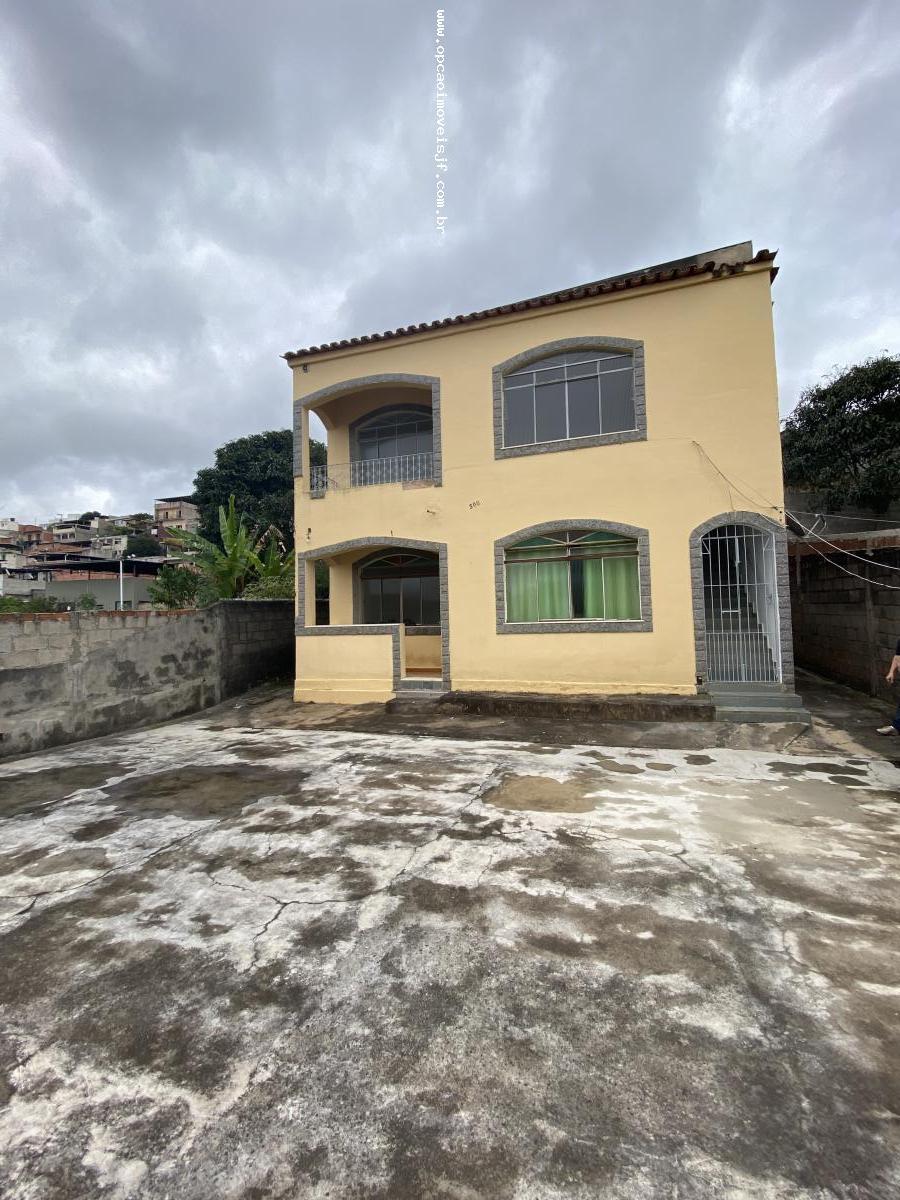 Casa para Locação, Juiz de Fora / MG, bairro Nova Era, 3 dormitórios, 1 banheiro, 2 garagens